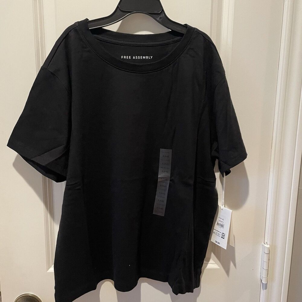 Free Assembly Women’s Black Shirt Size Small 4/6 Crop Box Tee Short Sleeve NWT